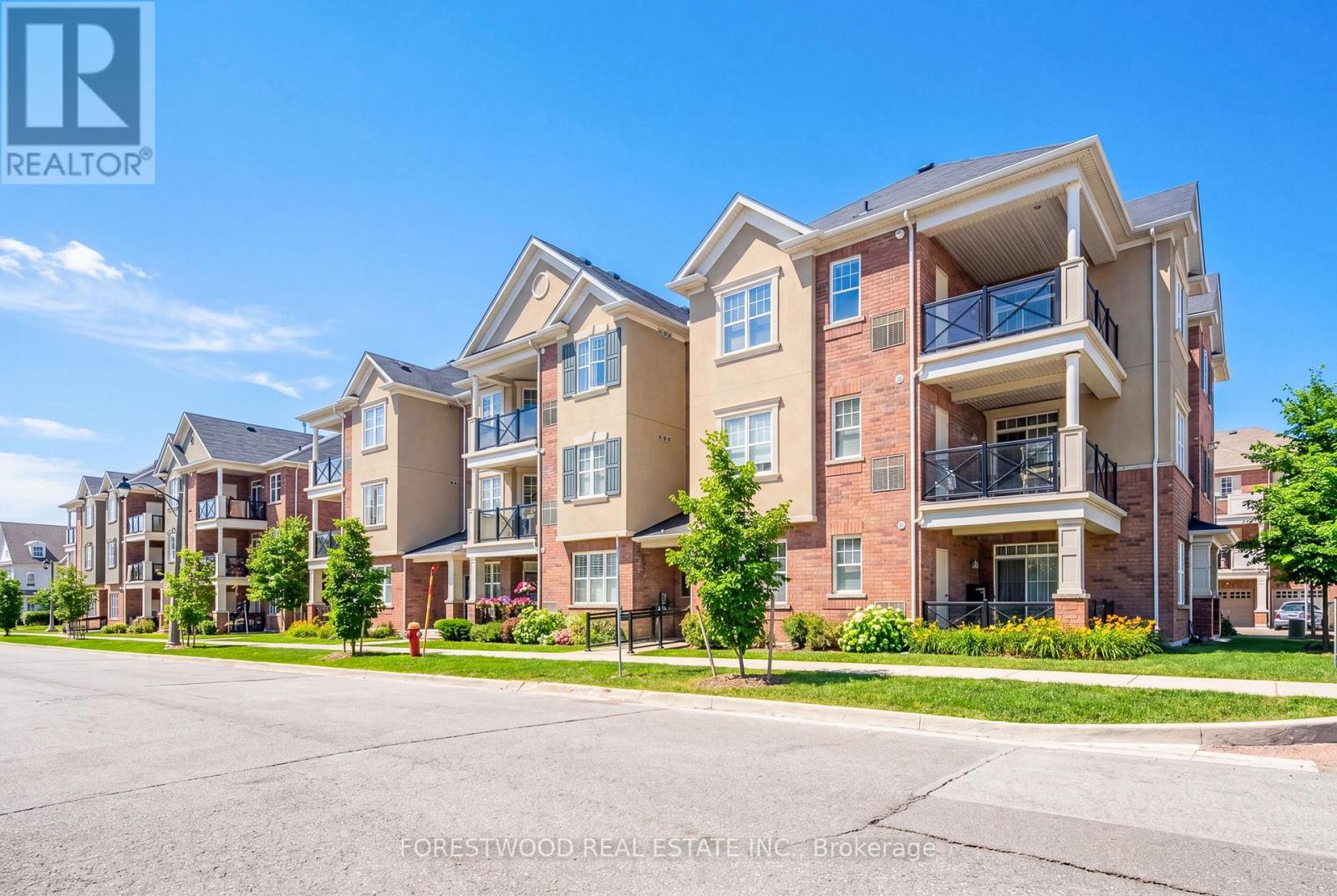 Row / Townhouse for Sale in 212 - 2338 TAUNTON ROAD|Oakville (RO River Oaks), Ontario L6H0L3