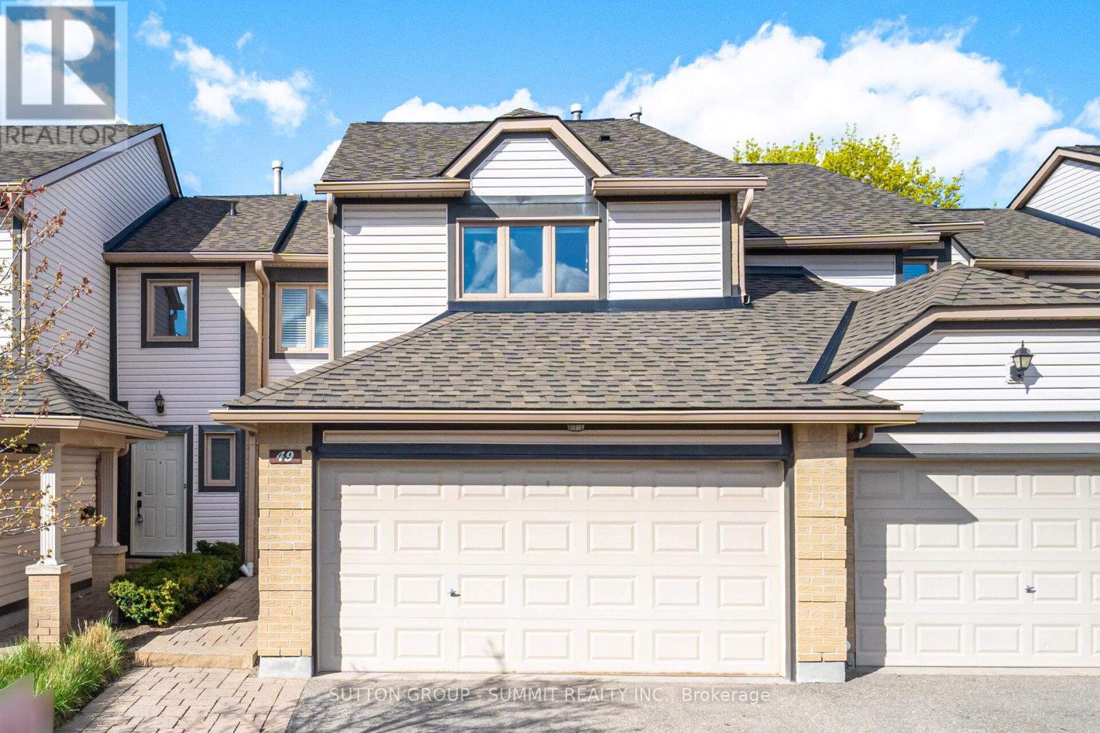 Row / Townhouse for Sale in 49 - 2275 CREDIT VALLEY ROAD|Mississauga (Central Erin Mills), Ontario L5M4N5