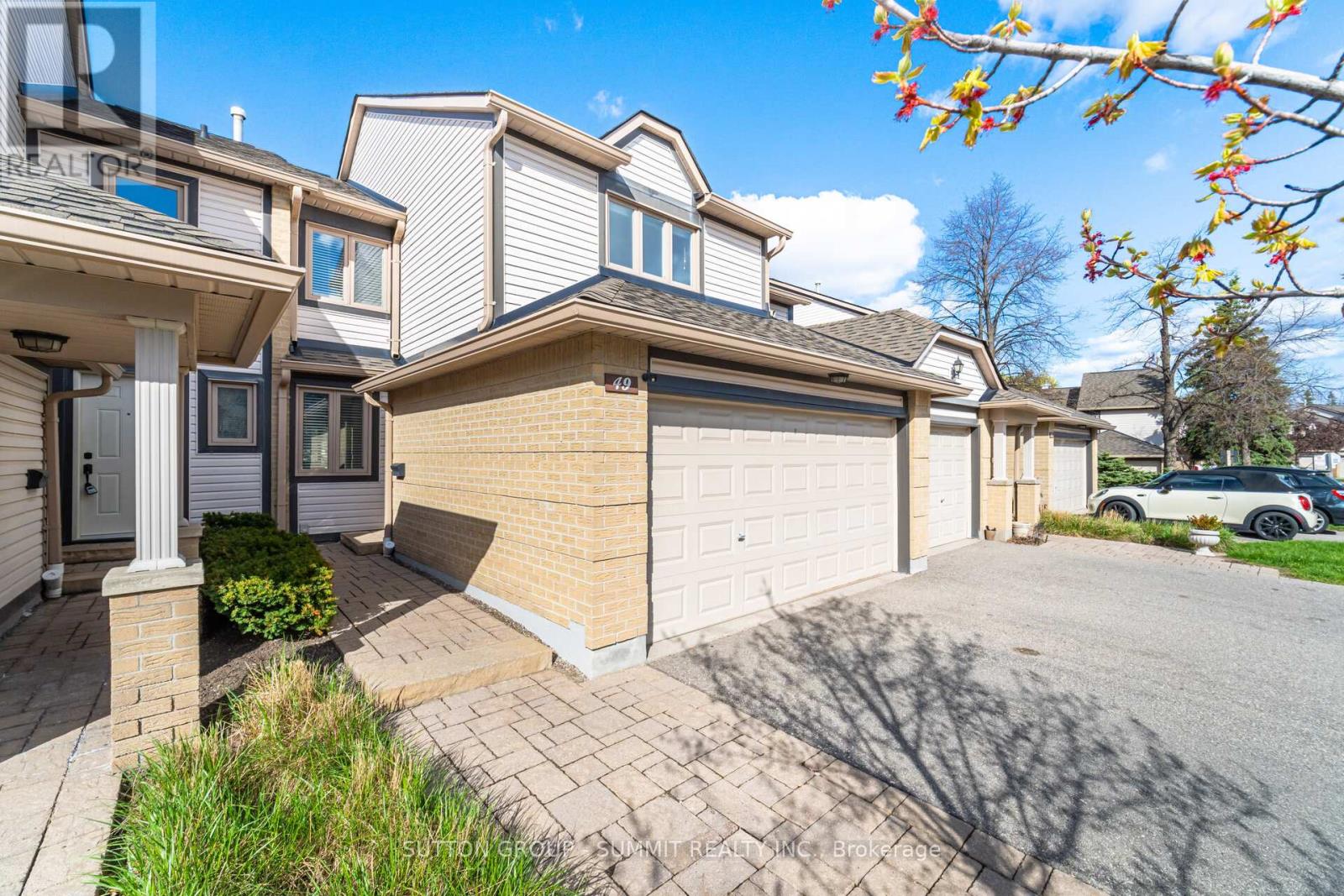 Row / Townhouse for Sale in 49 - 2275 CREDIT VALLEY ROAD|Mississauga (Central Erin Mills), Ontario L5M4N5 2