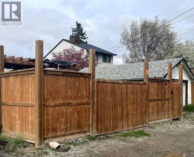 House for Sale in 2511 9 Avenue SE|Calgary, Alberta T2A0B4 3