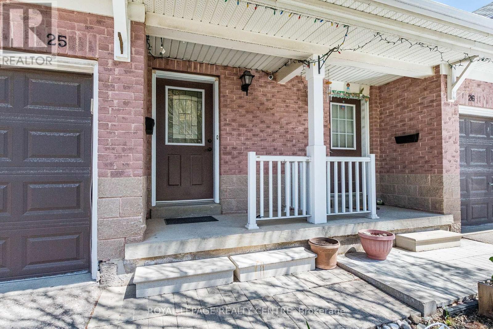 Row / Townhouse for Sale in 25 - 6810 MEADOWVALE TOWN CENTRE CIRCLE|Mississauga (Central Erin Mills), Ontario L5N7T5 2