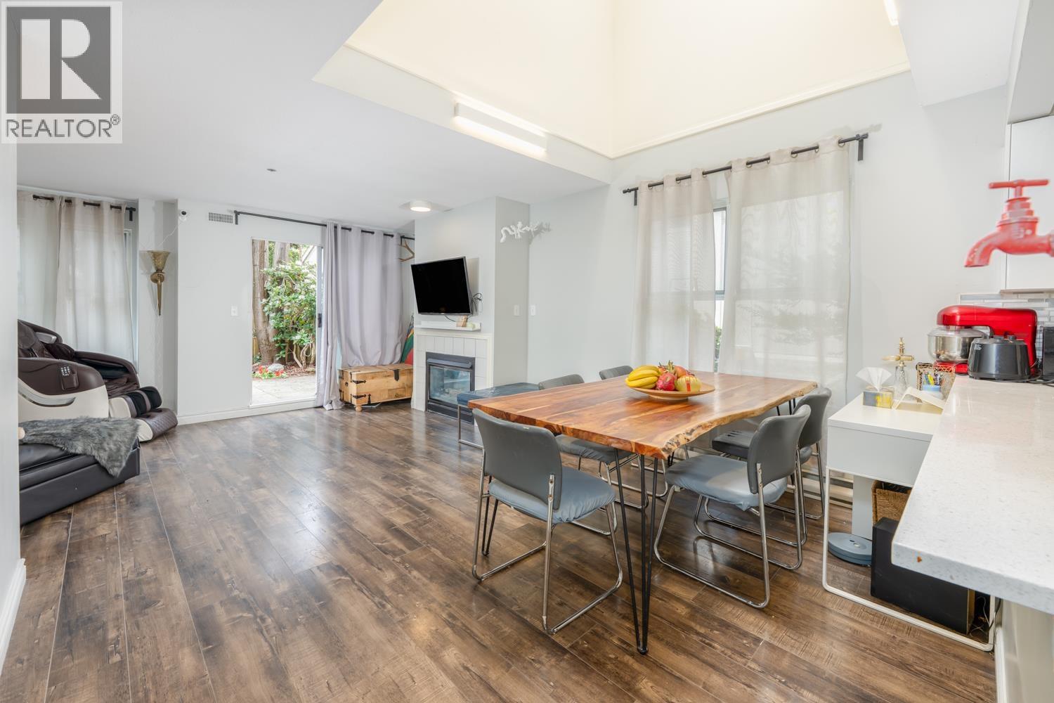 D 3439 E 43RD AVENUE|Vancouver, British Columbia V5R5X9