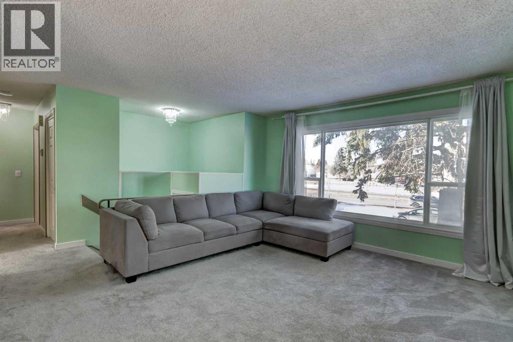 House for Sale in 1059 Pinecliff Drive NE|Calgary, Alberta T1W3W8 3
