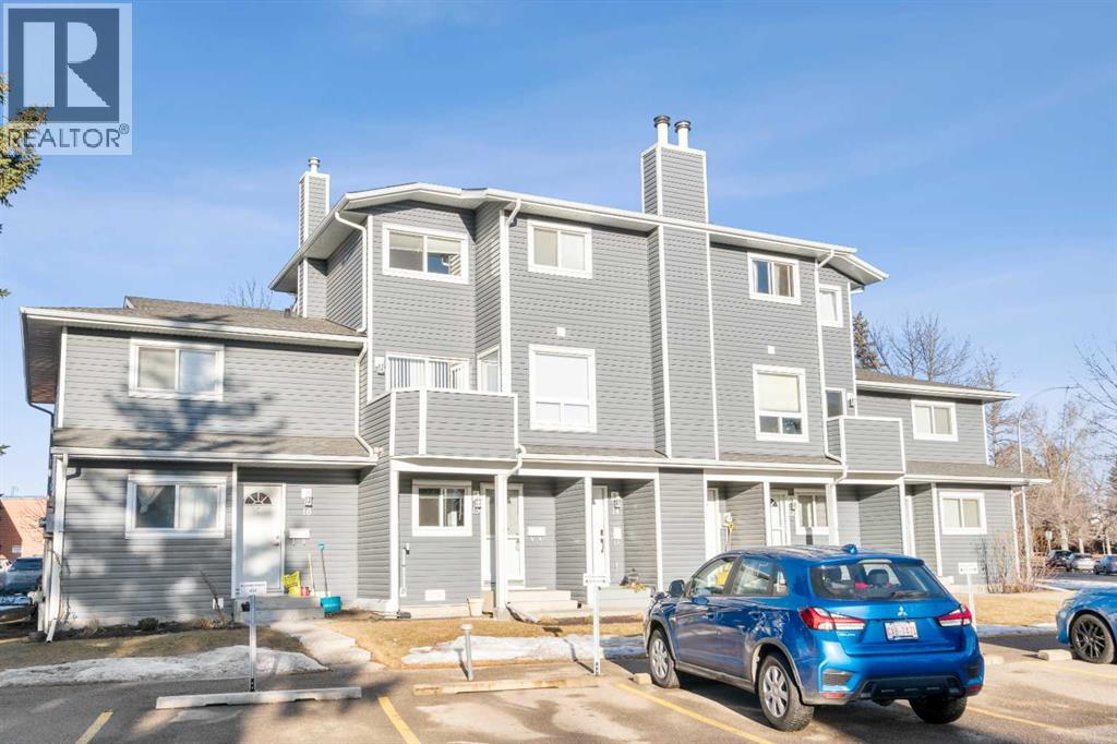 Row / Townhouse for Sale in 15, 200 Shawnessy Drive SW|Calgary, Alberta T2Y1G8 2