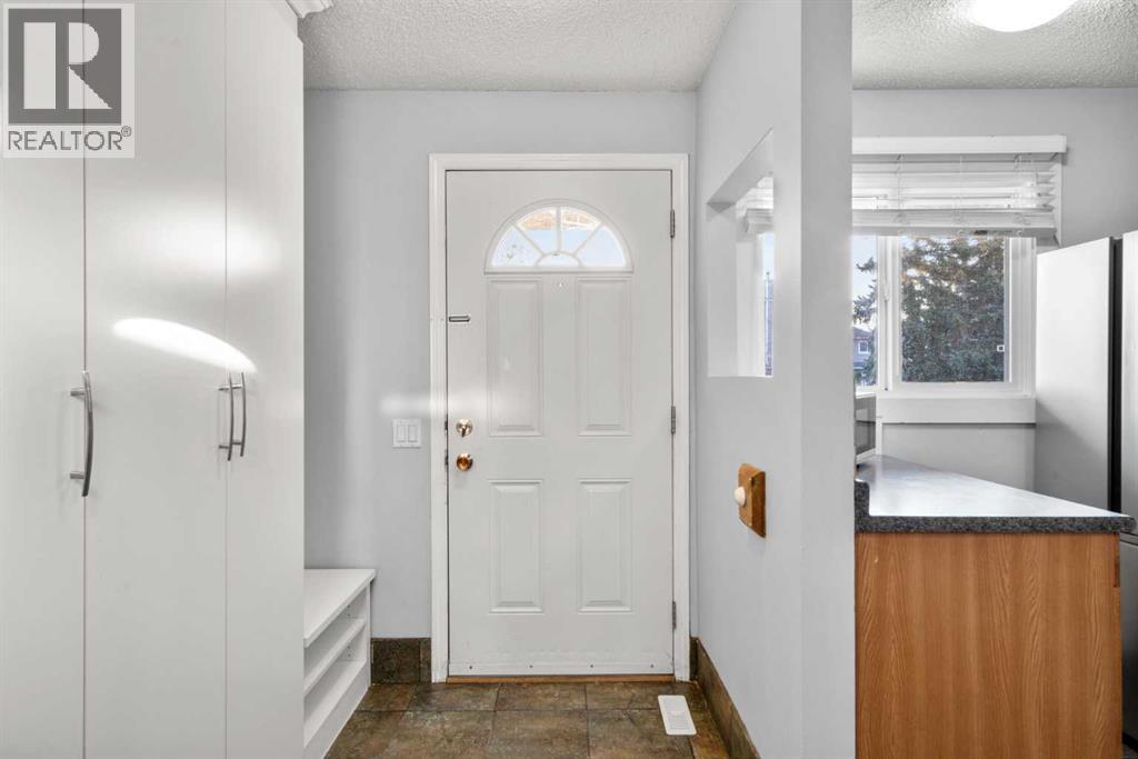 Row / Townhouse for Sale in 15, 200 Shawnessy Drive SW|Calgary, Alberta T2Y1G8 4