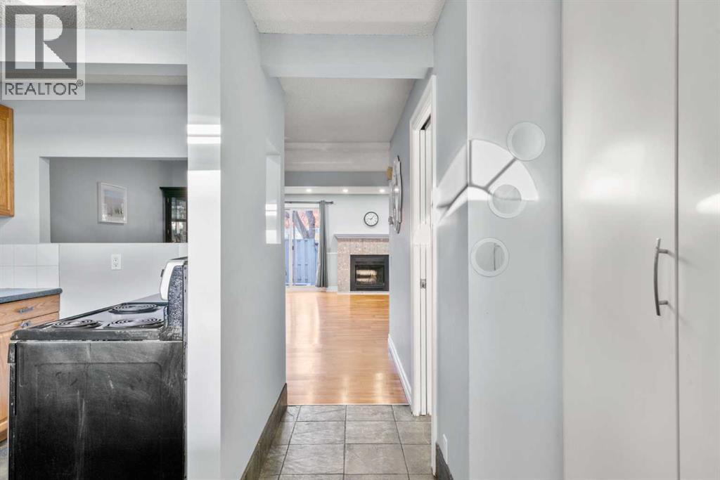 Row / Townhouse for Sale in 15, 200 Shawnessy Drive SW|Calgary, Alberta T2Y1G8 5