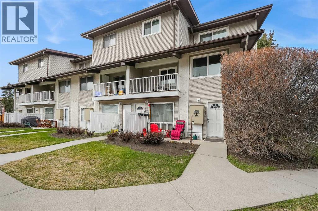 Row / Townhouse for Sale in 311, 200 Brookpark Drive SW|Calgary, Alberta T2W3E1