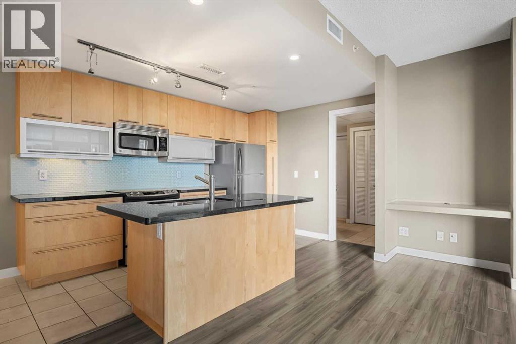 Apartment for Sale in 1407, 215 13 Avenue SW|Calgary, Alberta T2R0V6 2
