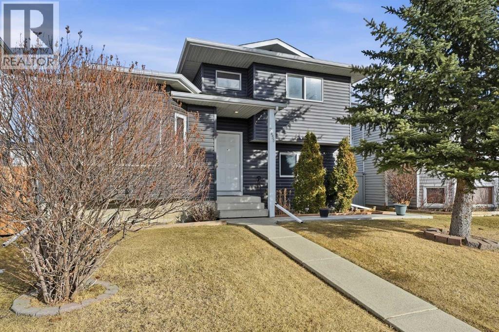 House for Sale in 2855 Catalina Boulevard NE|Calgary, Alberta T1Y6R2
