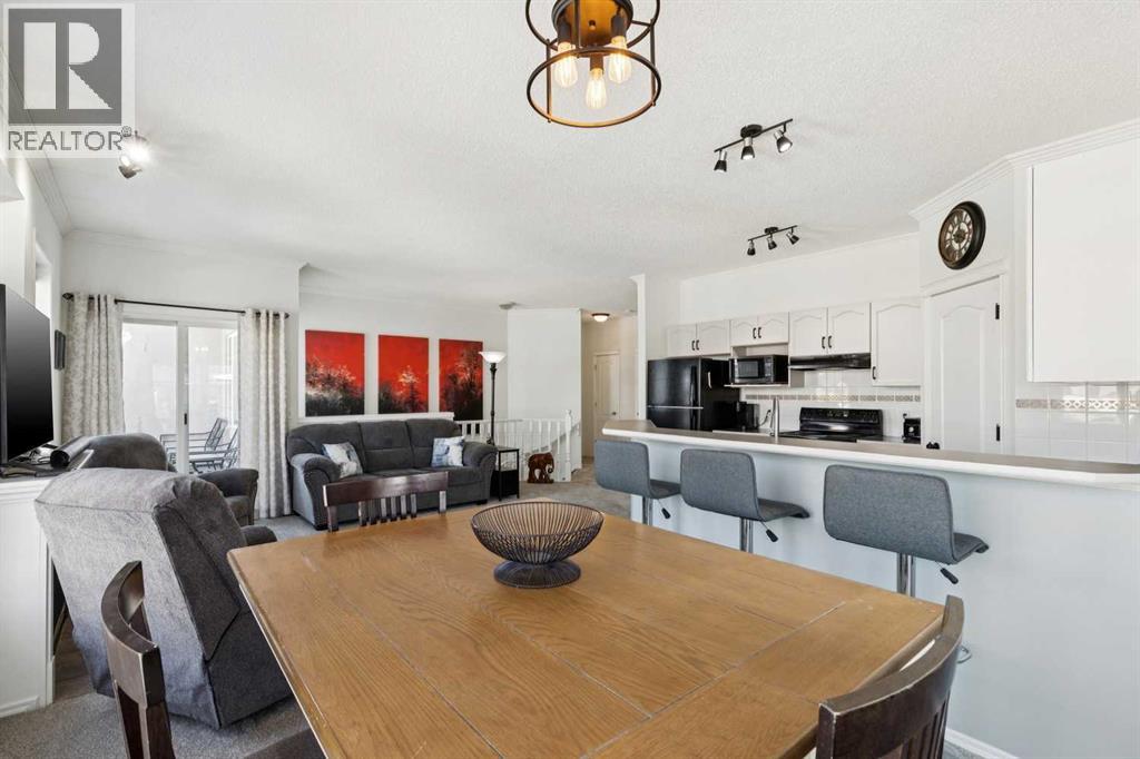 Row / Townhouse for Sale in 40 Edgeridge Terrace NW|Calgary, Alberta T3A6C2 4
