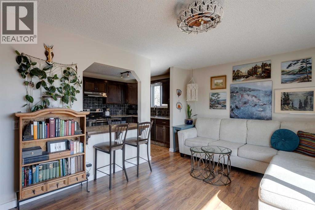 Apartment for Sale in 301, 2203 14 Street SW|Calgary, Alberta T2T3T2