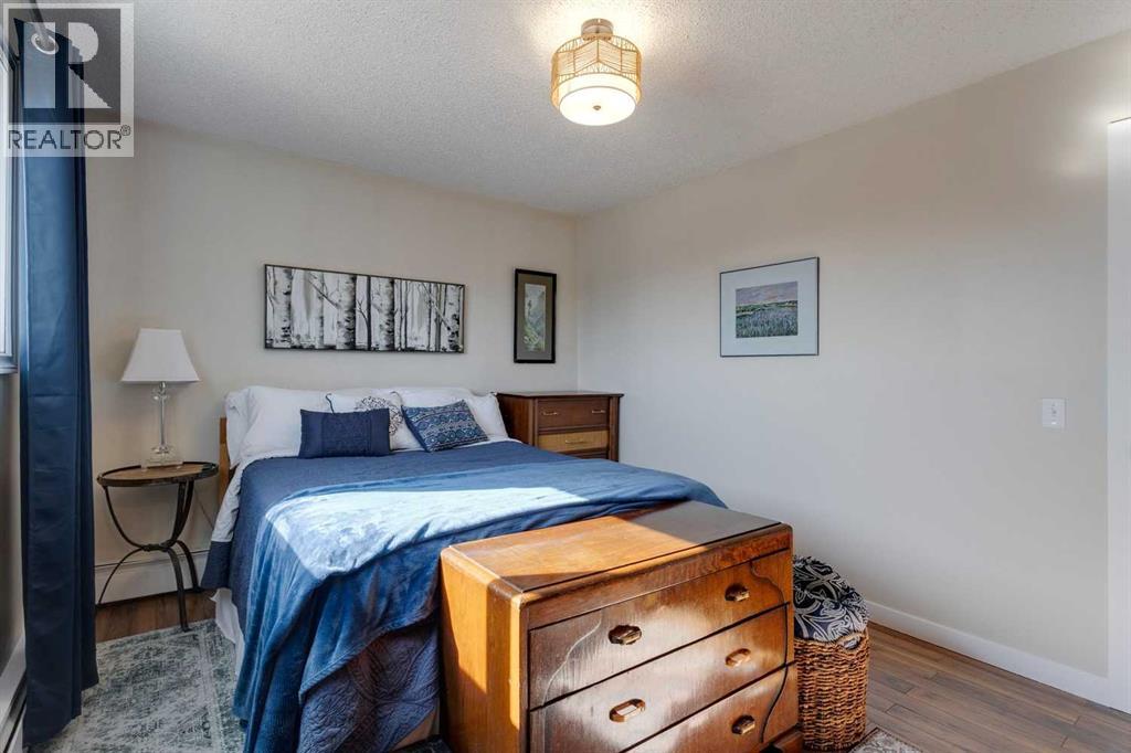 Apartment for Sale in 301, 2203 14 Street SW|Calgary, Alberta T2T3T2 5