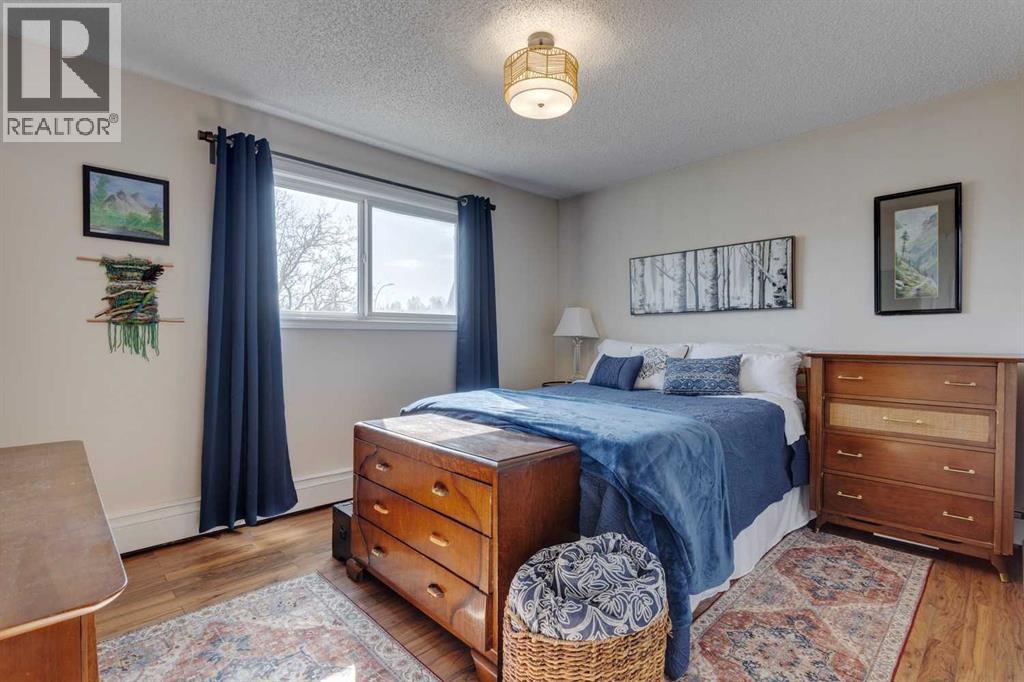 Apartment for Sale in 301, 2203 14 Street SW|Calgary, Alberta T2T3T2 3
