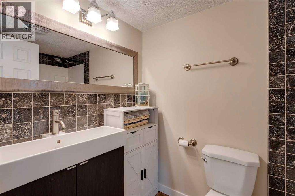 Apartment for Sale in 301, 2203 14 Street SW|Calgary, Alberta T2T3T2 4