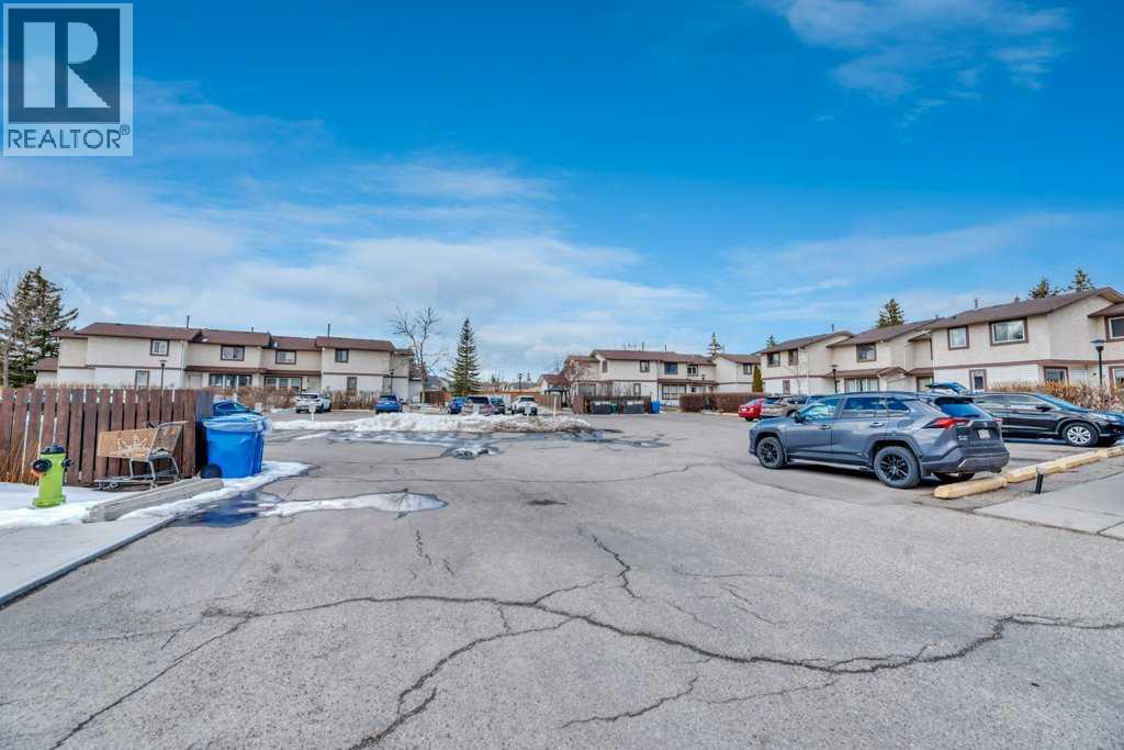 Row / Townhouse for Sale in 8, 75 Templemont Way NE|Calgary, Alberta T1Y5K8 5