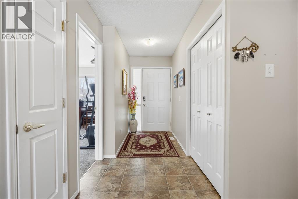 Row / Townhouse for Sale in 216 Valley Ridge Heights NW|Calgary, Alberta T3B5T3 3