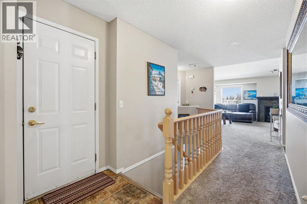 Row / Townhouse for Sale in 216 Valley Ridge Heights NW|Calgary, Alberta T3B5T3 4
