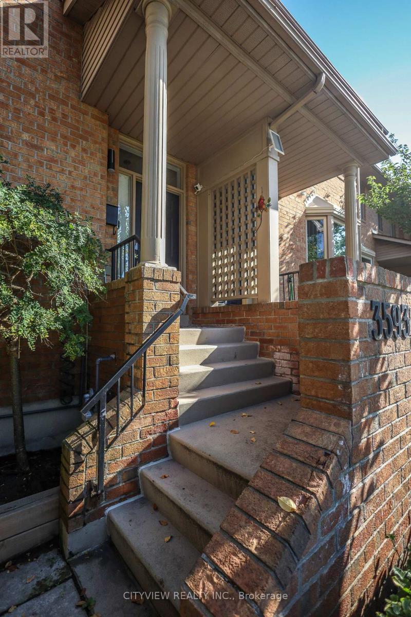 Row / Townhouse for Sale in 3593 KARIYA DRIVE|Mississauga (City Centre), Ontario L5B3J2 3