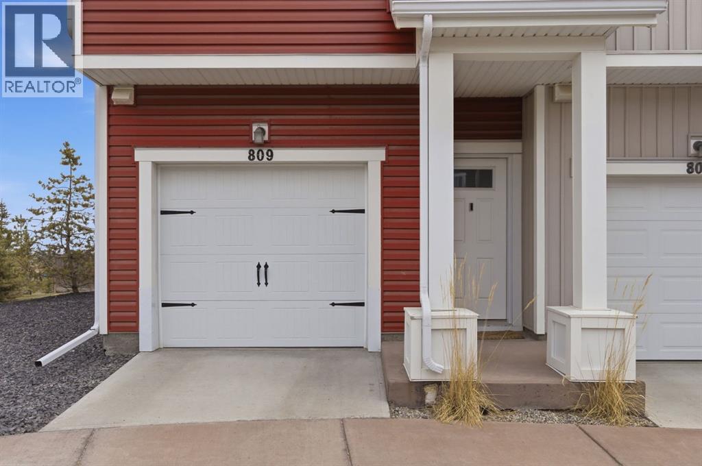 Row / Townhouse for Sale in 809, 355 Nolancrest Heights NW|Calgary, Alberta T3R0Z9 4