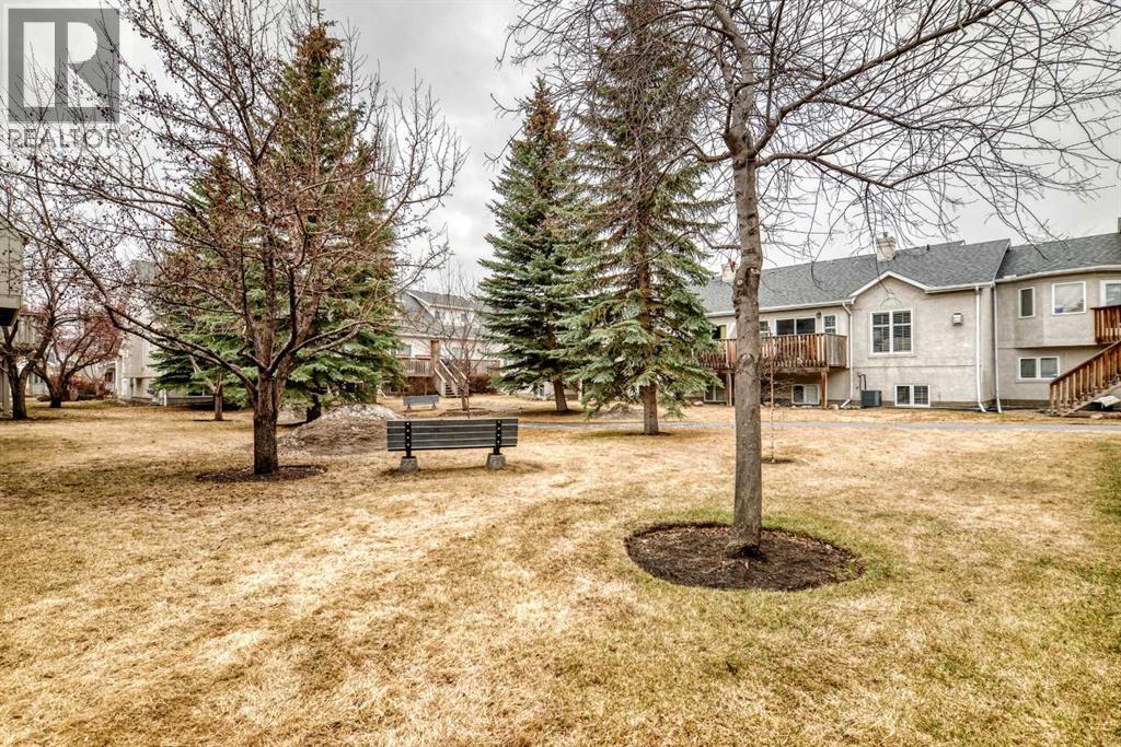 Row / Townhouse for Sale in 19 Sunlake Gardens SE|Calgary, Alberta T2X3G4 4