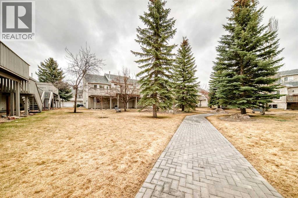 Row / Townhouse for Sale in 19 Sunlake Gardens SE|Calgary, Alberta T2X3G4 5