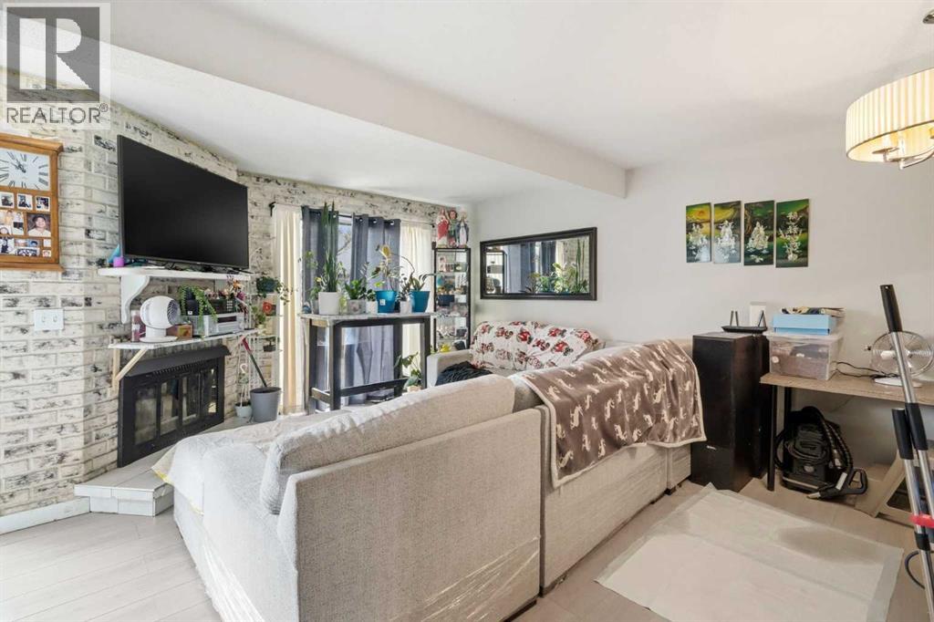 Row / Townhouse for Sale in 64, 2519 38 Street NE|Calgary, Alberta T1Y4W8 5