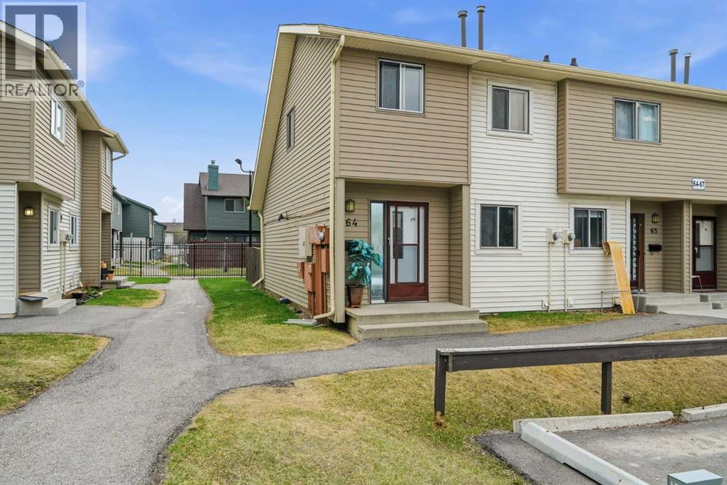 Row / Townhouse for Sale in 64, 2519 38 Street NE|Calgary, Alberta T1Y4W8 3