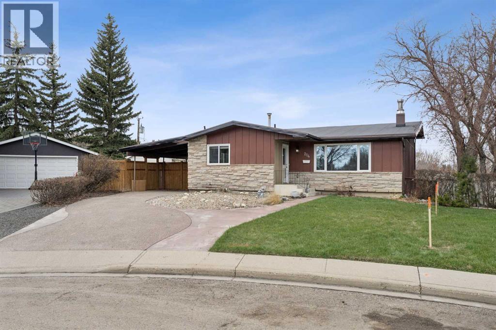 House for Sale in 214 Springwood Place SW|Calgary, Alberta T2W0L3