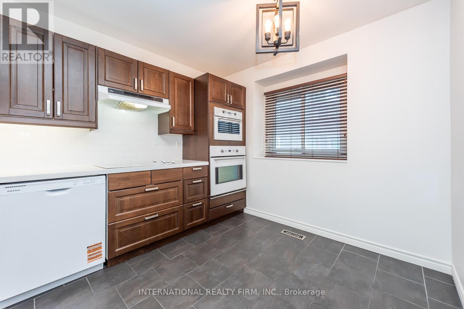 Row / Townhouse for Sale in 15 - 6855 GLEN ERIN DRIVE|Mississauga (Meadowvale), Ontario L5N1P6 4