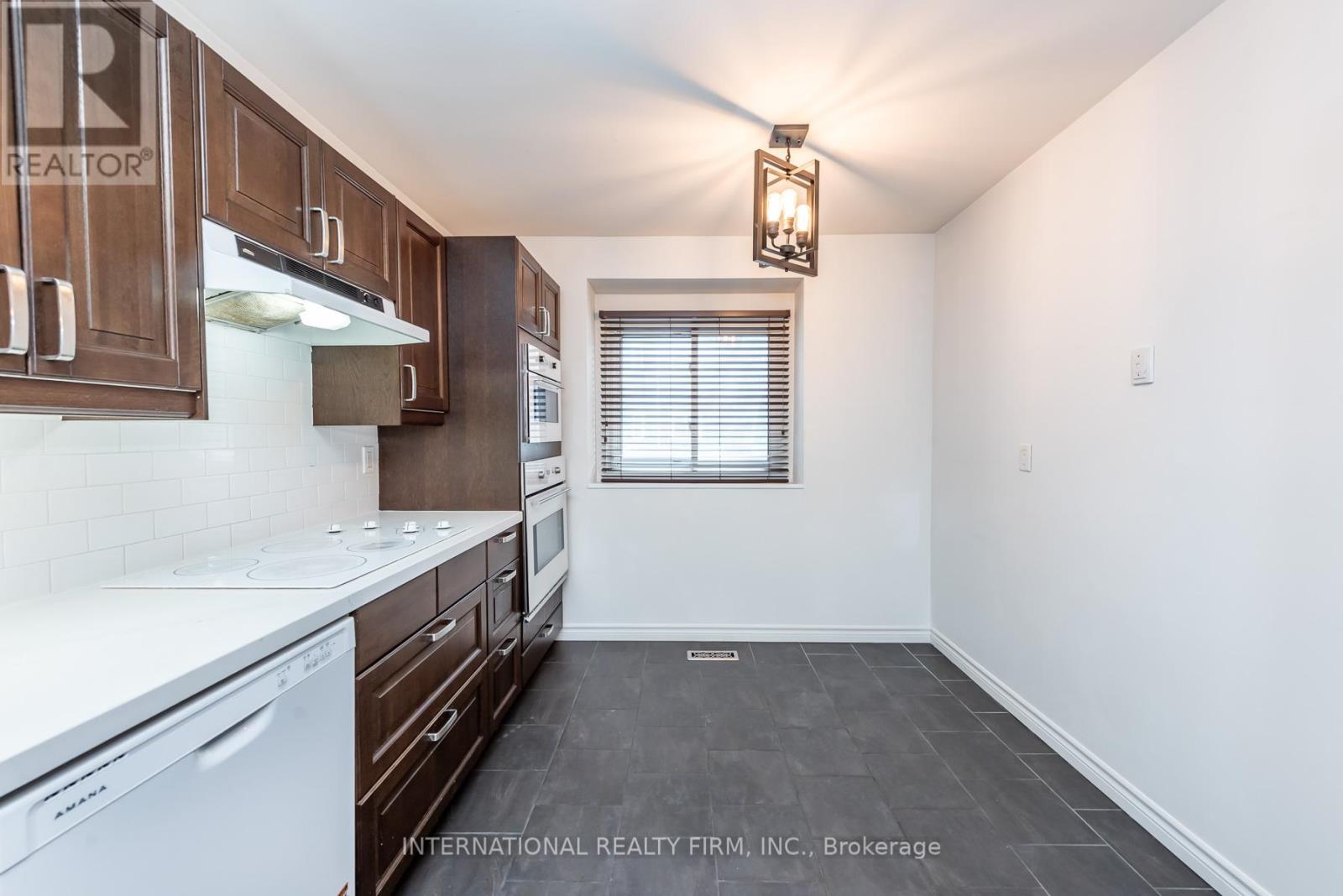 Row / Townhouse for Sale in 15 - 6855 GLEN ERIN DRIVE|Mississauga (Meadowvale), Ontario L5N1P6 5