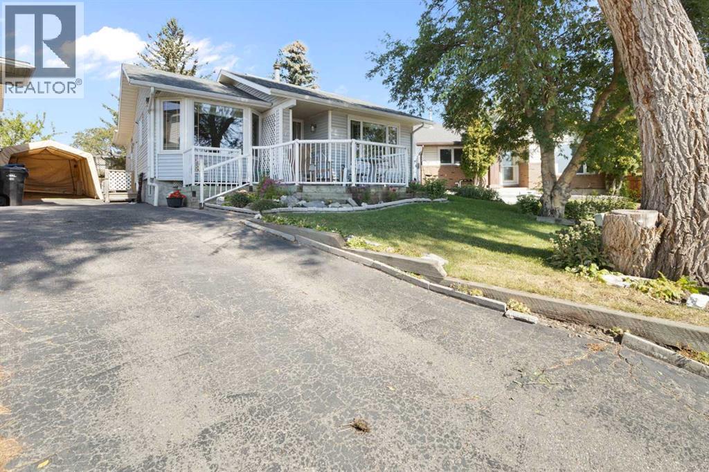 House for Sale in 243 Radcliffe Place SE|Calgary, Alberta T2A6M9 3