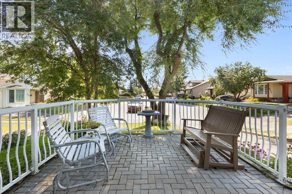 House for Sale in 243 Radcliffe Place SE|Calgary, Alberta T2A6M9 5