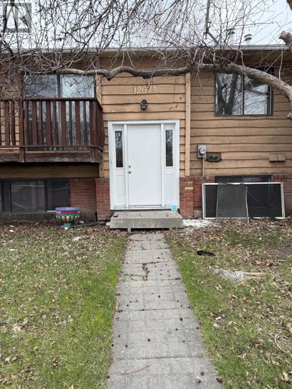 Row / Townhouse for Sale in B, 1207 44 Street SE|Calgary, Alberta T2A5E6