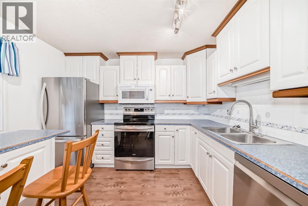 House for Sale in 255 Falshire Way NE|Calgary, Alberta T3J2B3 4