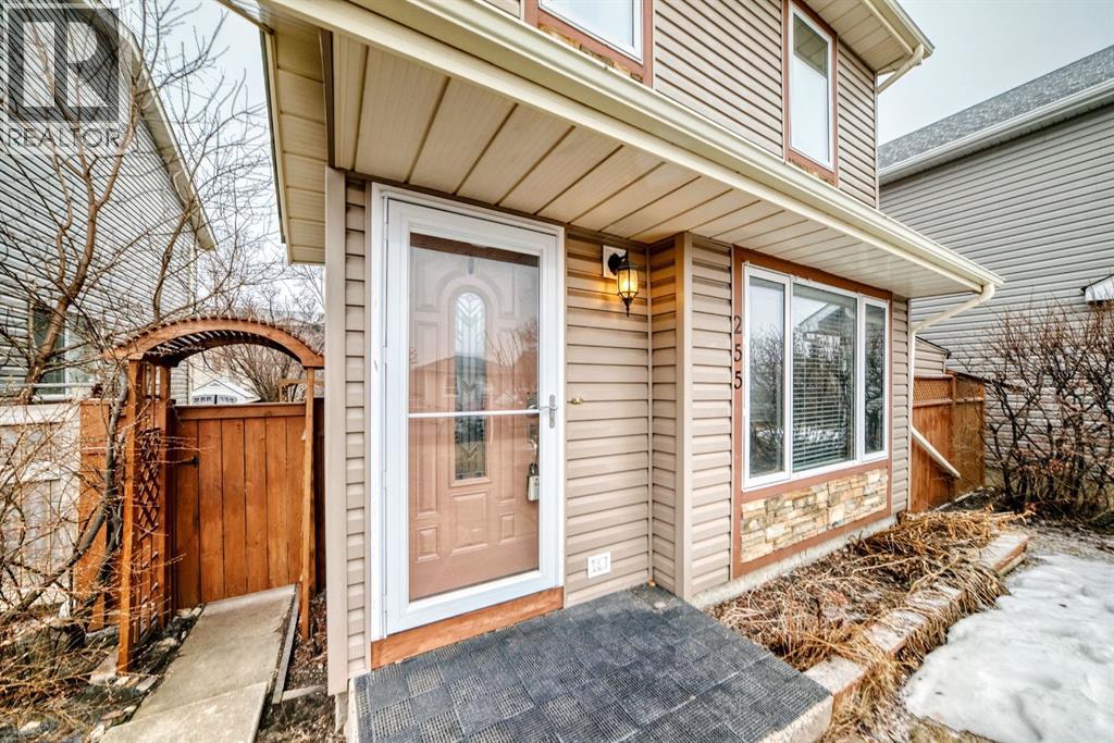 House for Sale in 255 Falshire Way NE|Calgary, Alberta T3J2B3 2