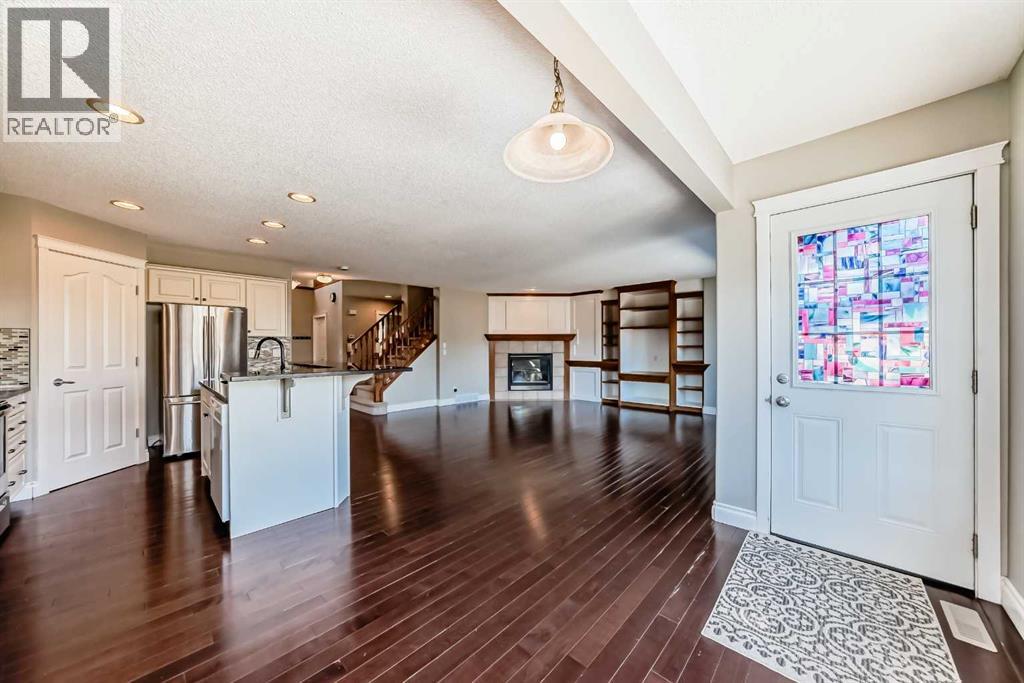 House for Sale in 141 Somerglen Way SW|Calgary, Alberta T2Y4B2 4