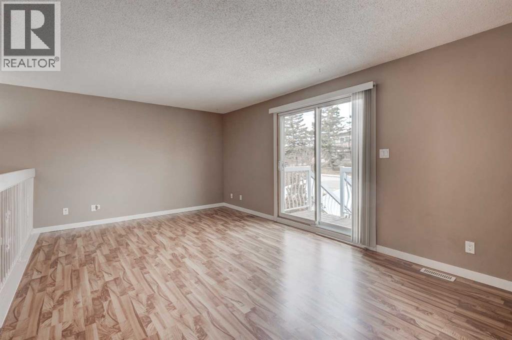 Row / Townhouse for Sale in 11452 8 Street SW|Calgary, Alberta T2W4J5 5
