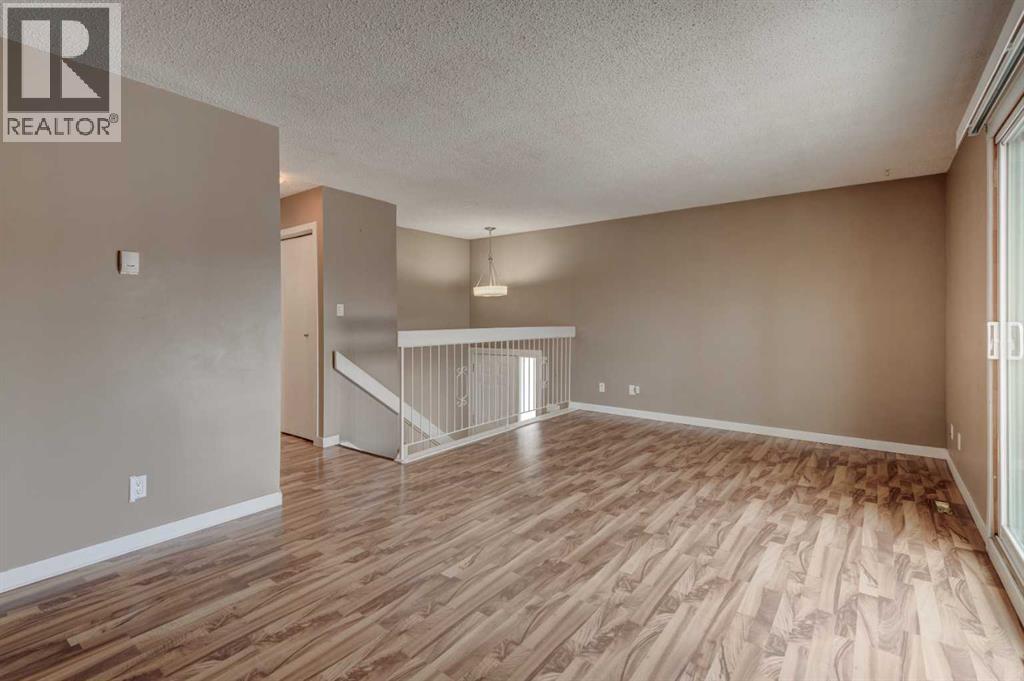 Row / Townhouse for Sale in 11452 8 Street SW|Calgary, Alberta T2W4J5 3
