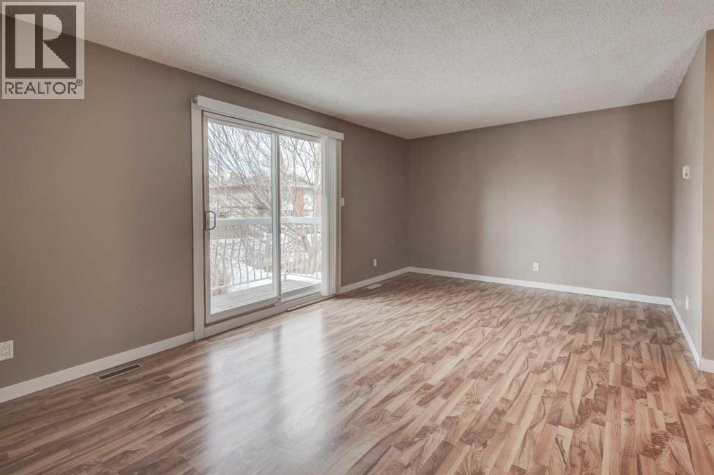 Row / Townhouse for Sale in 11452 8 Street SW|Calgary, Alberta T2W4J5 4