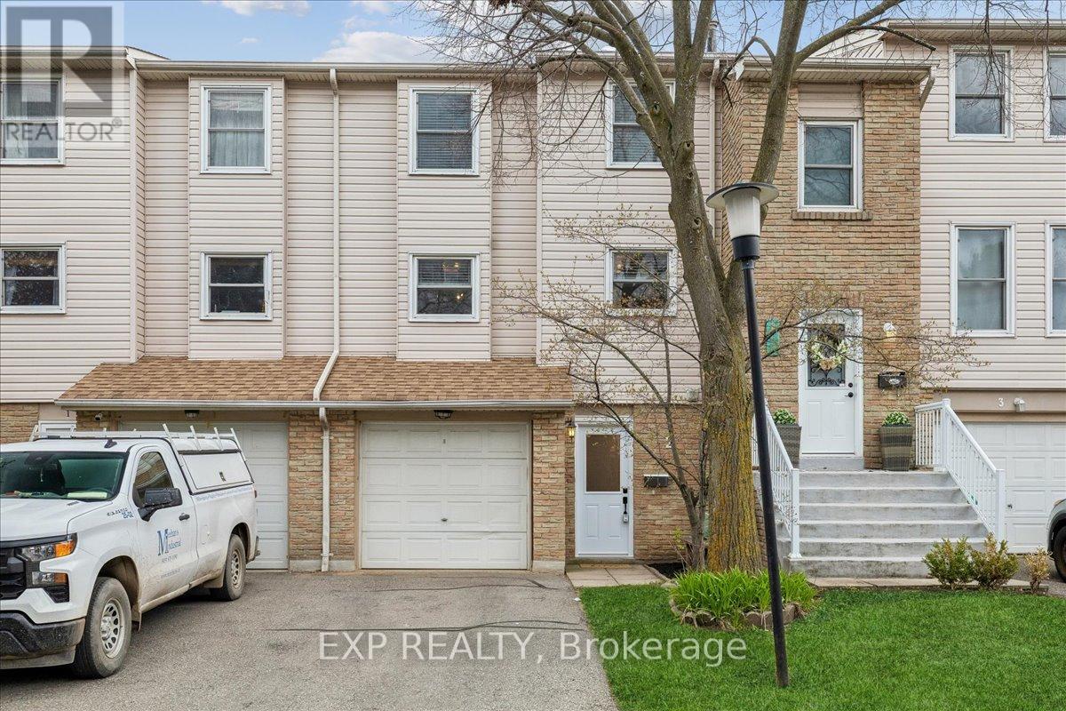 Row / Townhouse for Sale in 2 - 5878 MONTEVIDEO ROAD|Mississauga (Meadowvale), Ontario L5N2V5