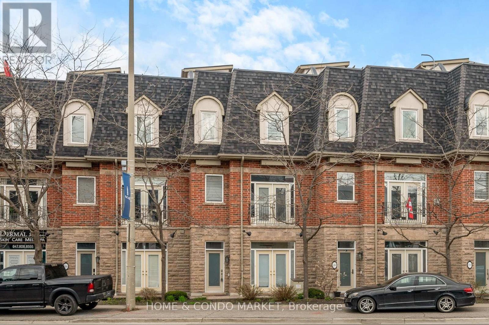 Row / Townhouse for Sale in 194 LAKESHORE ROAD W|Mississauga (Port Credit), Ontario L5H1G6