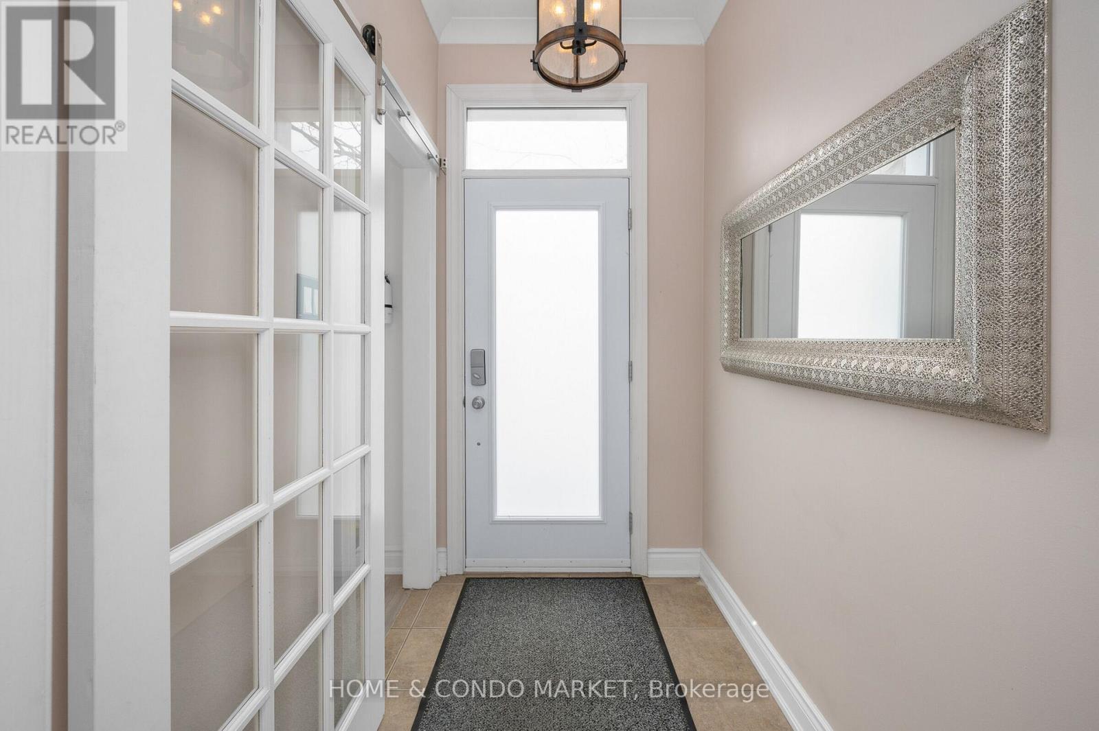 Row / Townhouse for Sale in 194 LAKESHORE ROAD W|Mississauga (Port Credit), Ontario L5H1G6 4