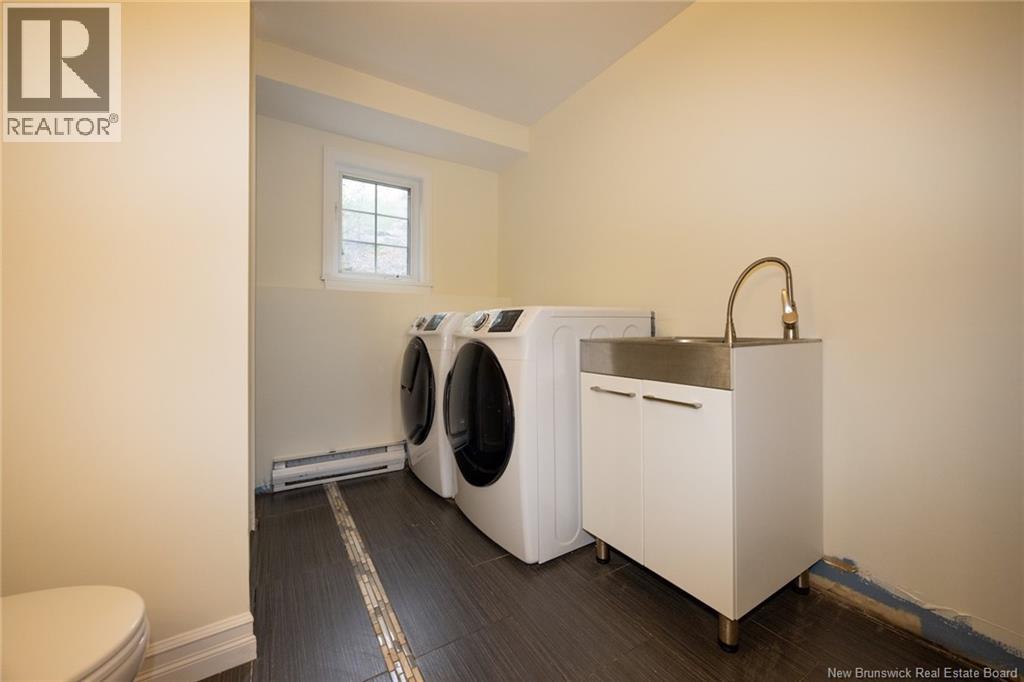 For sale: 372 Kimble Drive, Fredericton, New Brunswick E3B6Y5 ...