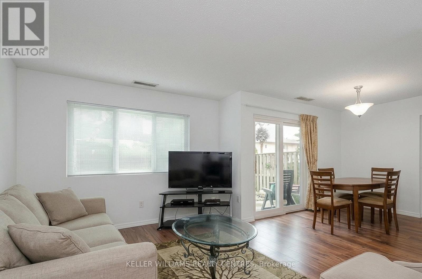 Row / Townhouse for Sale in 102 - 2001 BONNYMEDE DRIVE|Mississauga (Clarkson), Ontario L5J4H8 4