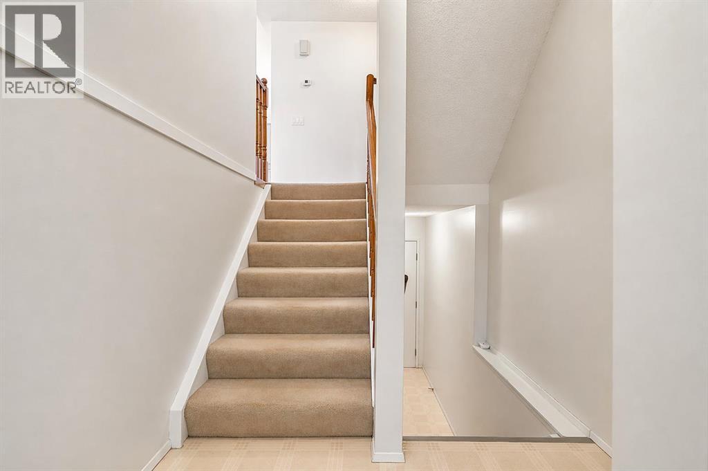 Row / Townhouse for Sale in 32, 5019 46 Avenue SW|Calgary, Alberta T3E6R1 3