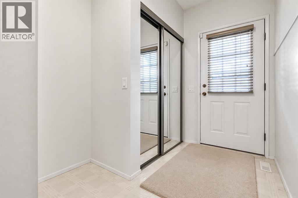 Row / Townhouse for Sale in 32, 5019 46 Avenue SW|Calgary, Alberta T3E6R1 2