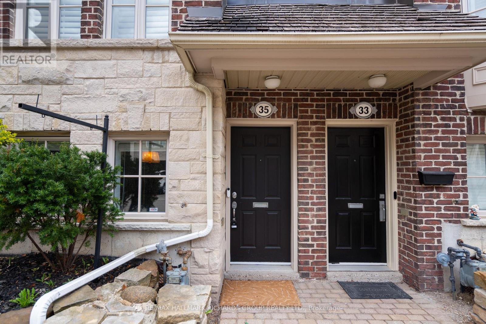 Row / Townhouse for Sale in 35 FURROW LANE|Toronto (Islington-City Centre West), Ontario M8Z0A2 2