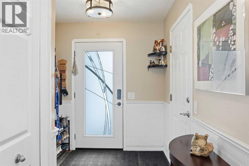 House for Sale in 161 Douglas Glen Heath SE|Calgary, Alberta T2Z2N1 2
