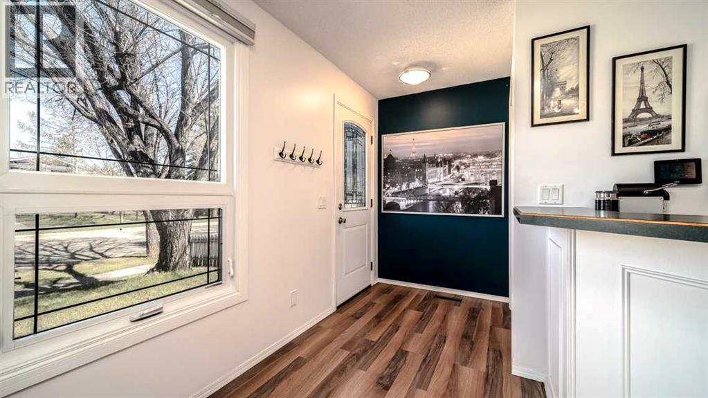 House for Sale in 888 Mckenzie Drive SE|Calgary, Alberta T2Z1Z1 2