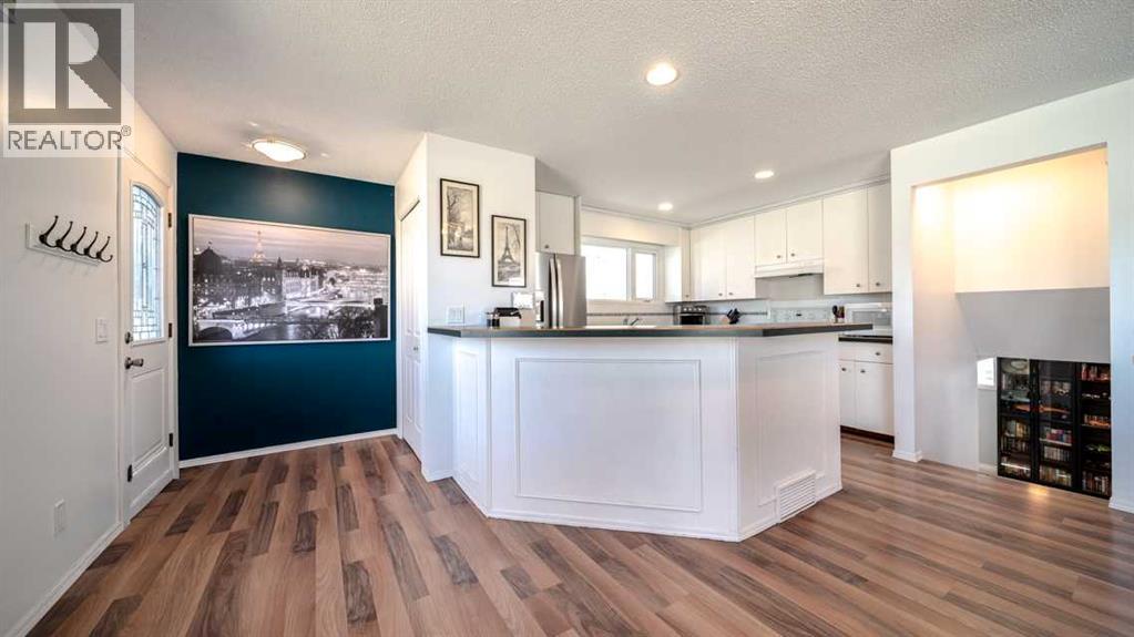 House for Sale in 888 Mckenzie Drive SE|Calgary, Alberta T2Z1Z1 4